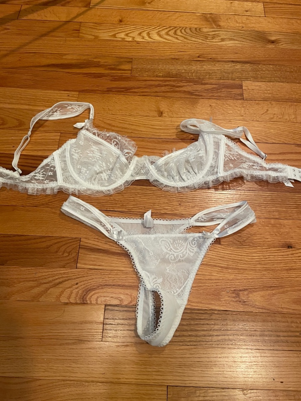 NWOT Delicate White Lace Underwire Bra & Thong Set - Women's Intimates